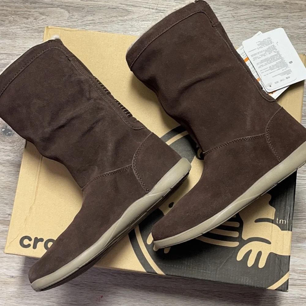 Crocs Adele Foldover Mahogany Fuzz Bootie Size 6